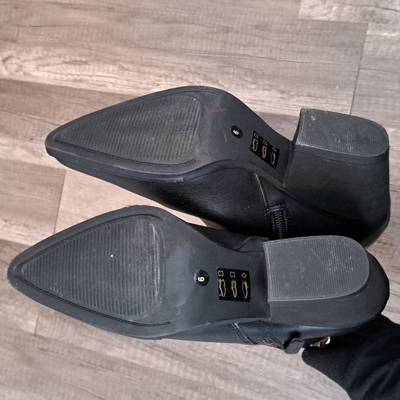 Leather side zip ankle booties - Picture 10 of 11